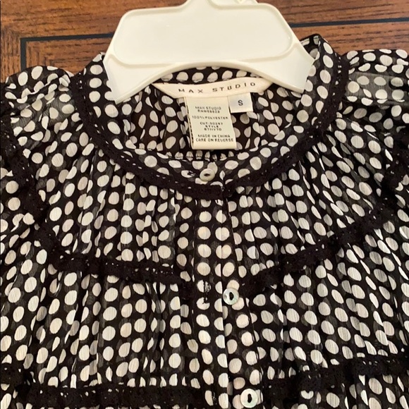 Max Studio Polka Dot Sleeveless Blouse - Picture 2 of 5